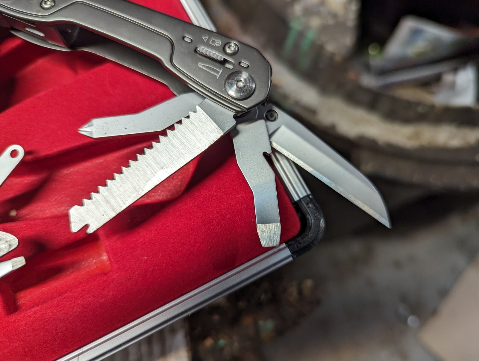 Gerber Multi Pliers & Multi Tool Knife With Hard Case