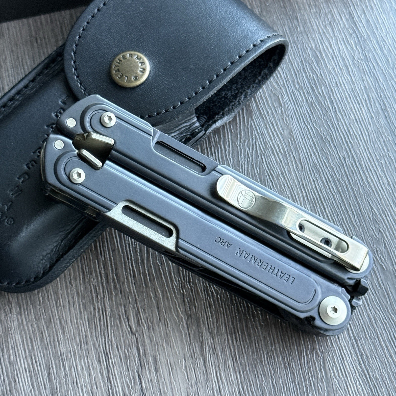 Leatherman Arc Obsidian Multitool. Limited Edition w/Leather Sheath. Opened Box