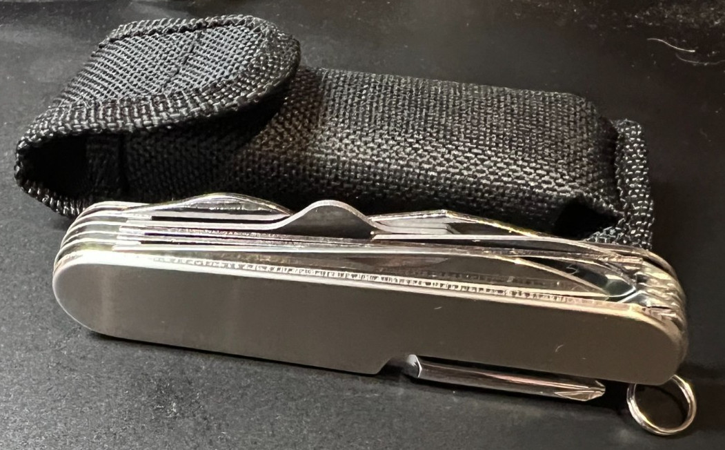 Multi Tool Personal Pocketknife Stainless Steel Blade 11 Functions Keychain
