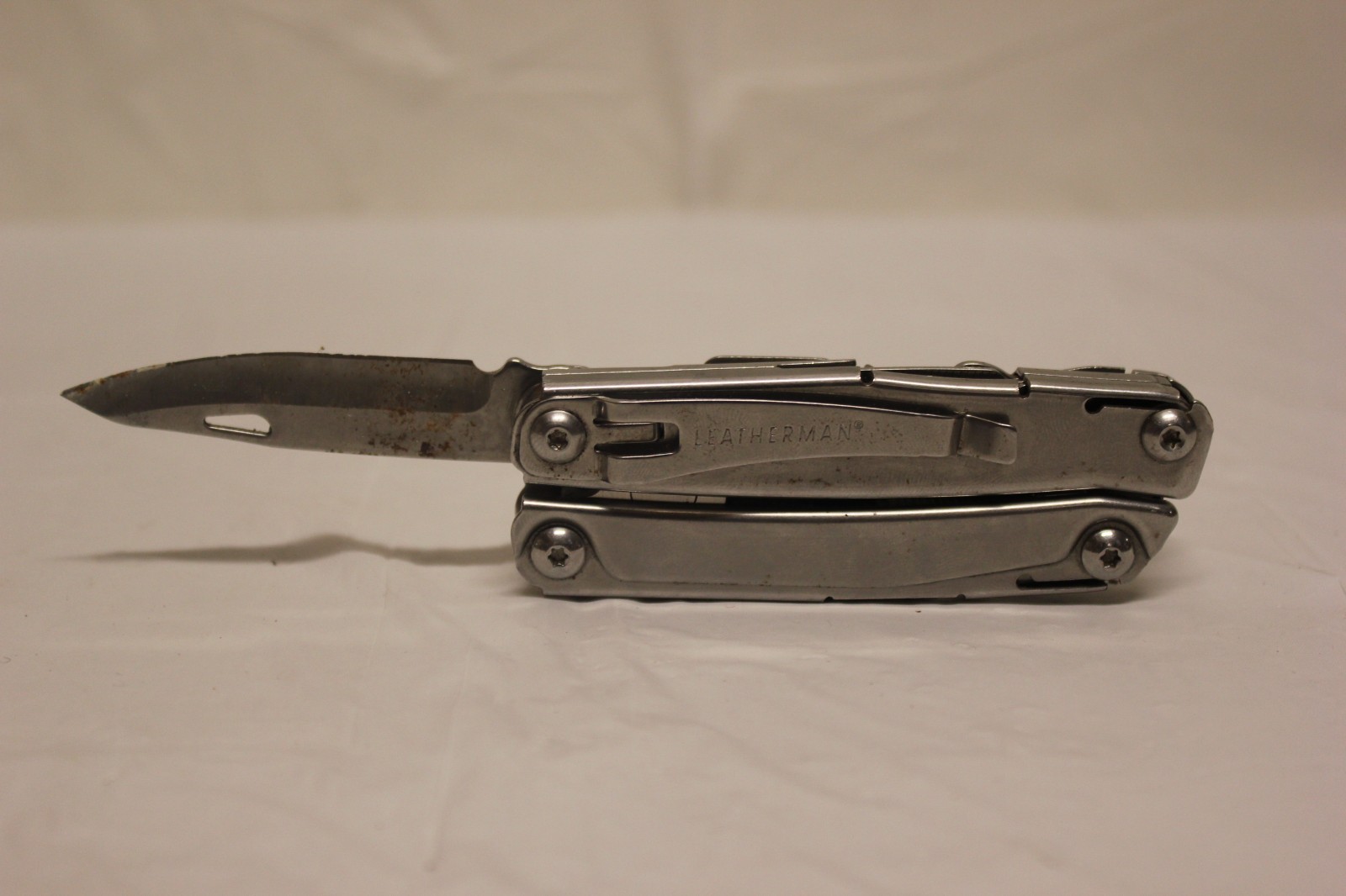 Leatherman Rev 3.8″ Multi-Tool, Stainless E2B1