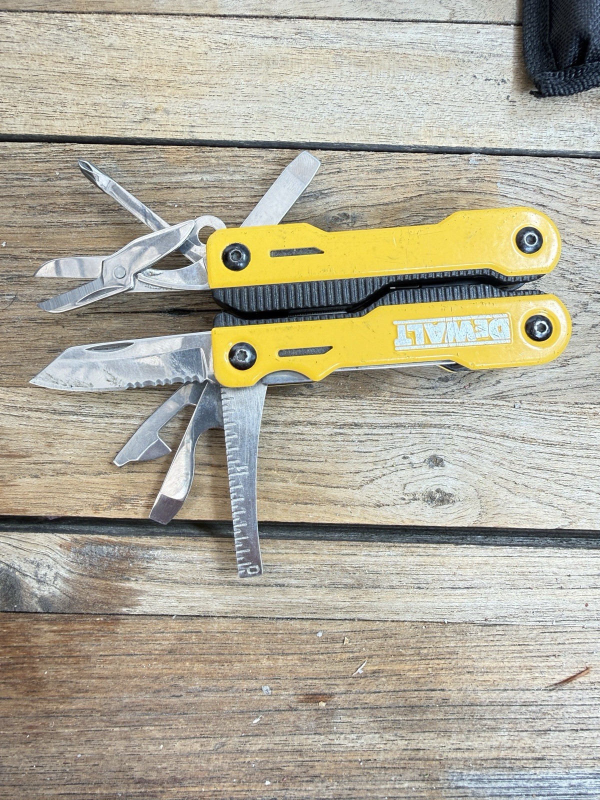 DEWALT Multi-Tool w/ Pliers Knife Saw File Screwdrivers Heavy Duty EDC