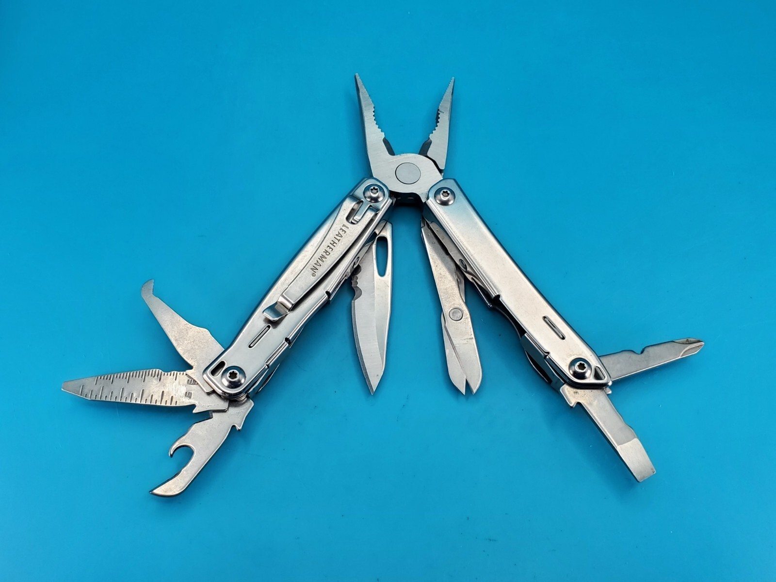 LEATHERMAN WINGMAN MULTI-TOOL! WITH SHEATH! FREE SHIPPING! NICE!