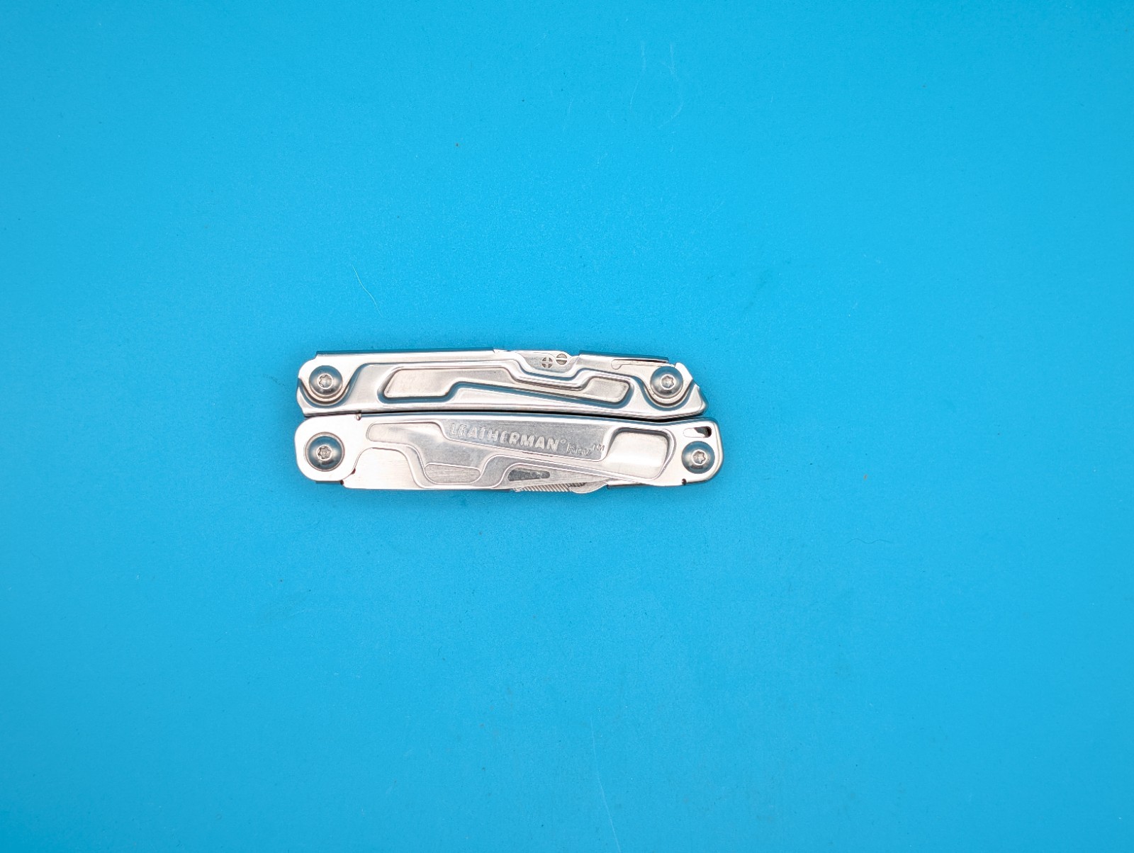 Leatherman Rev 3.8″ Multi-Tool, Stainless! *SOME RUST ON ITEM*