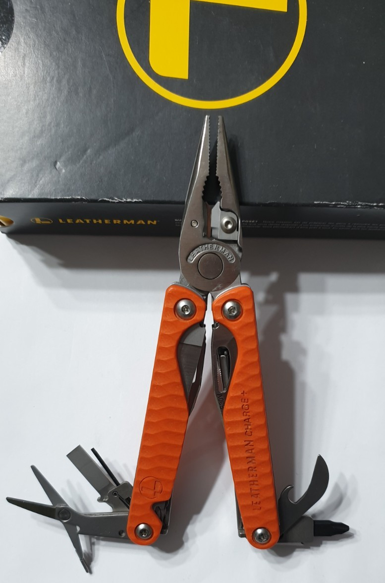 🔥 Leatherman Squirt E4 Stainless Multitool RadioShack Red RareRetired Condition
