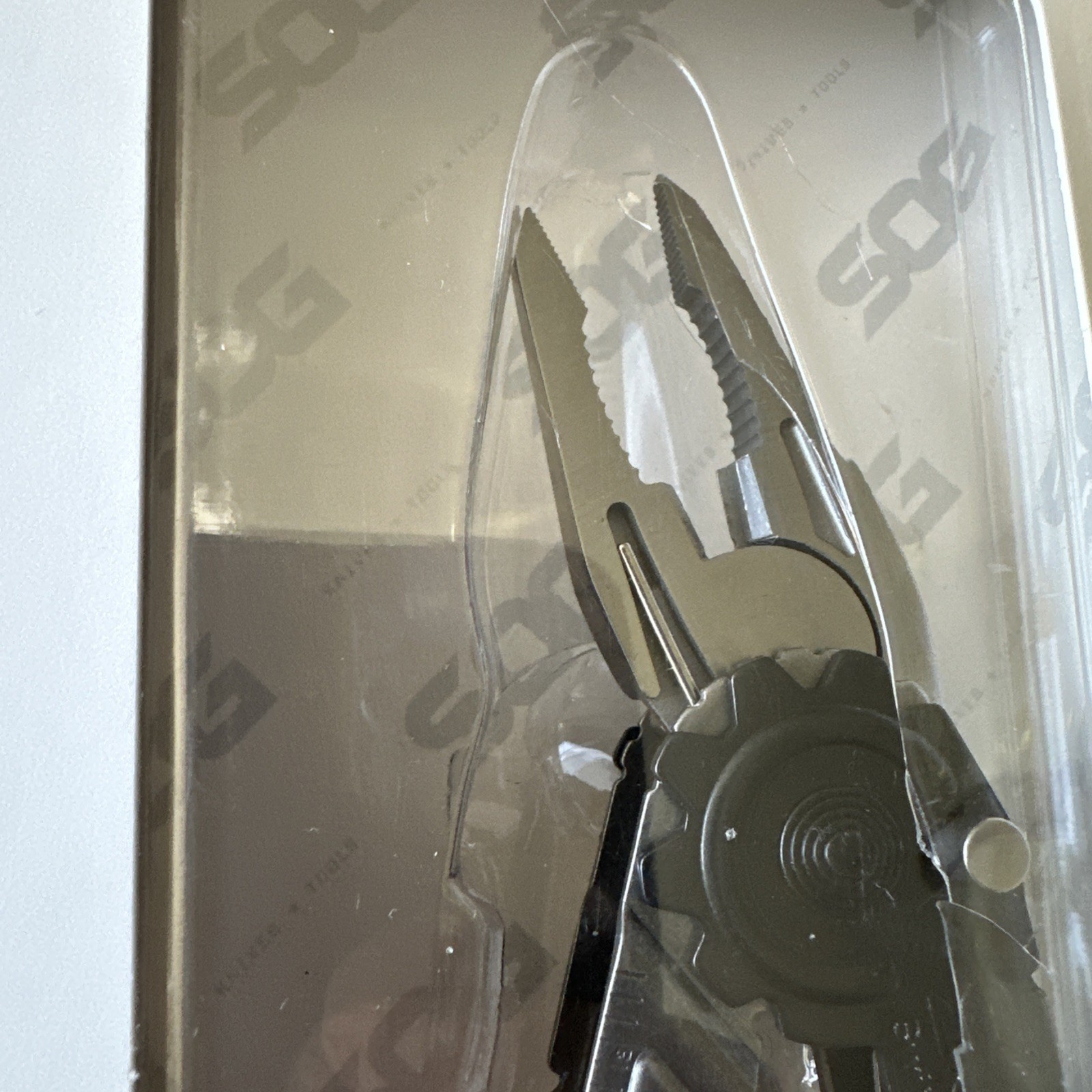 SOG Daily SwitchPlier 2.0, 12-in-1 Multi-Tool w/ One-Hand Deploy – SWP1001-CP