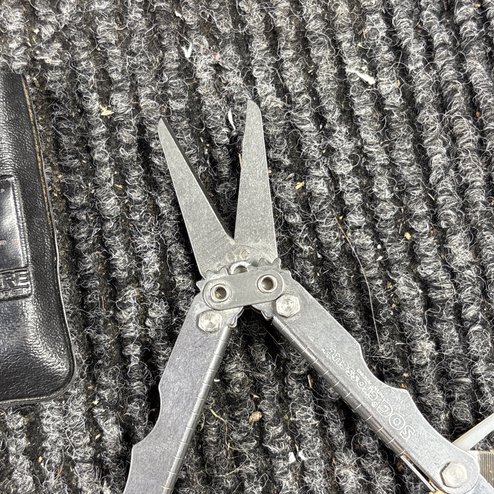 SOG Crosscut Multitool Knife! WITH SHEATH! (403)
