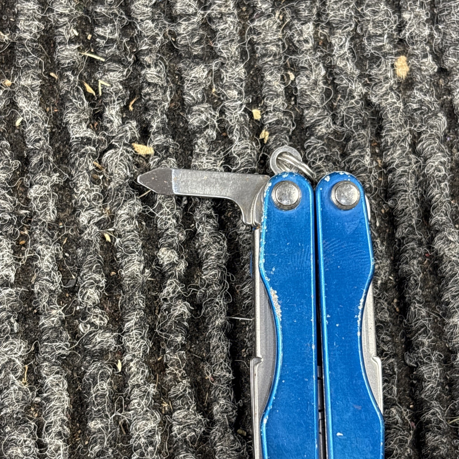 Leatherman Squirt S4 Stainless Steel Multitool Keychain – Blue (186)