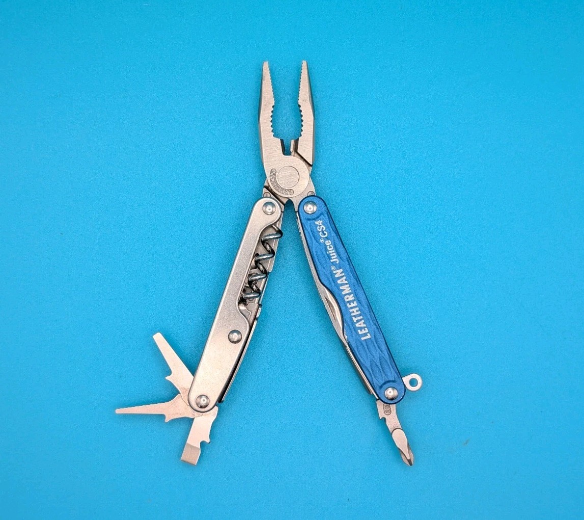 Leatherman Juice CS4 Multi Tool! Retired! COLUMBIA BLUE!
