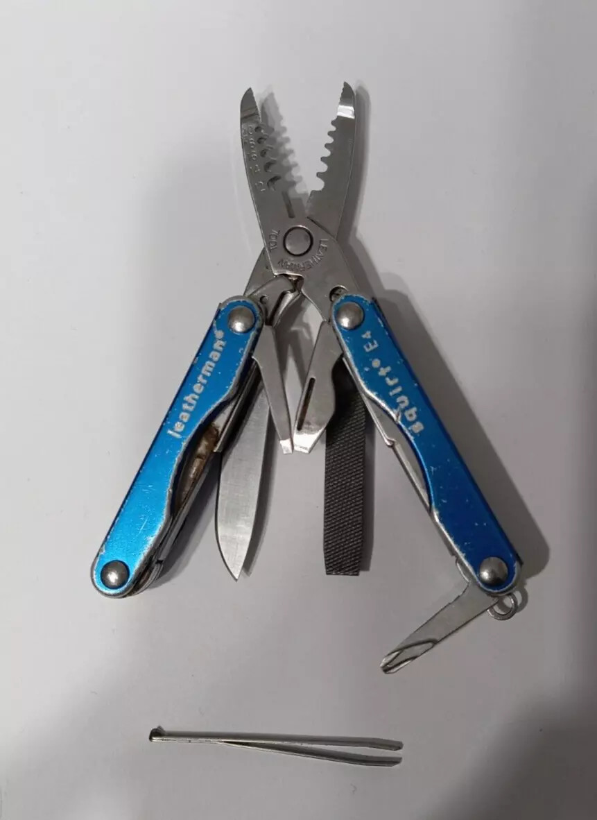 🔥 Leatherman Squirt E4 Stainless Steel Multitool Keychain Blue Very Rare