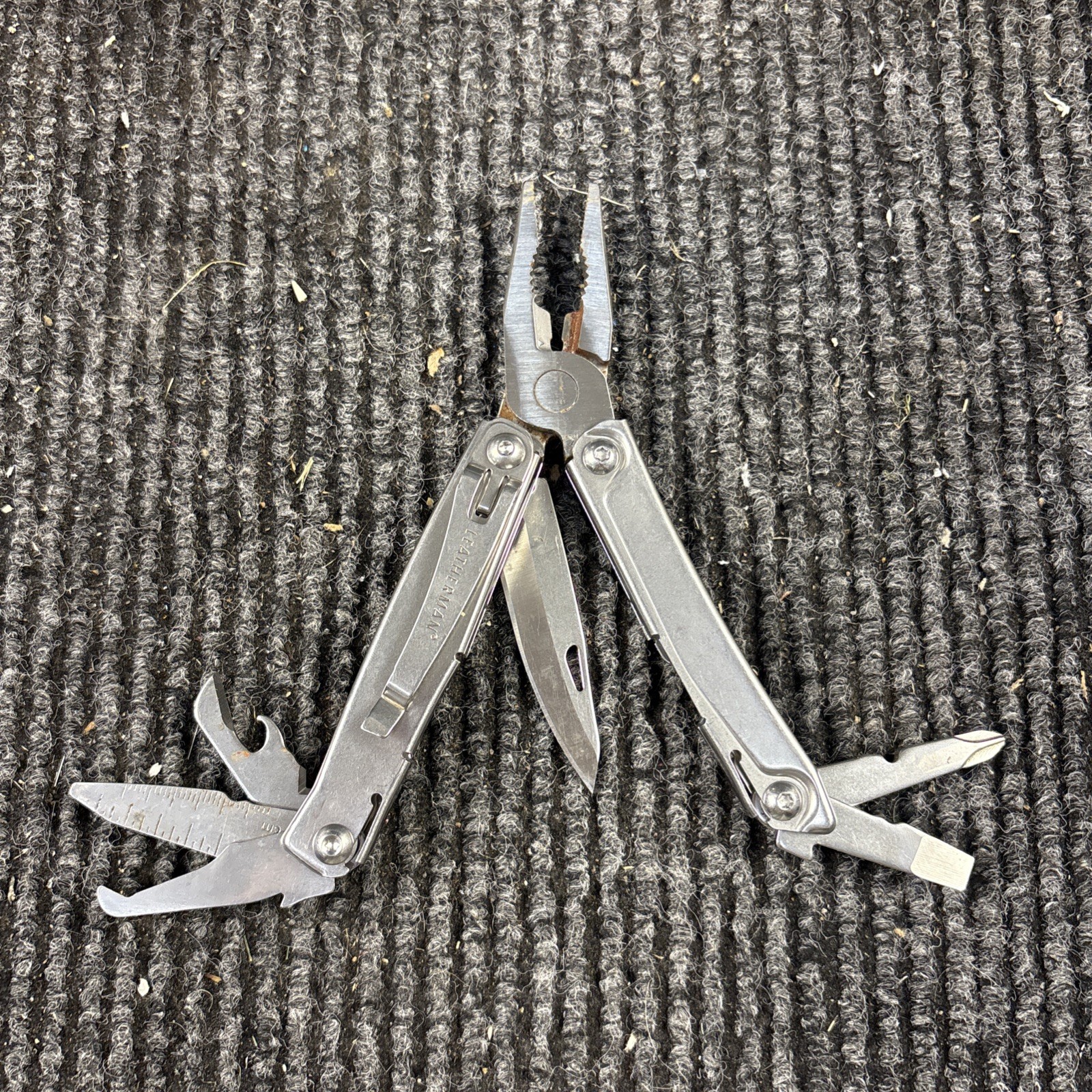 Leatherman Rev 3.8″ Multi-Tool, Stainless! USED (050)