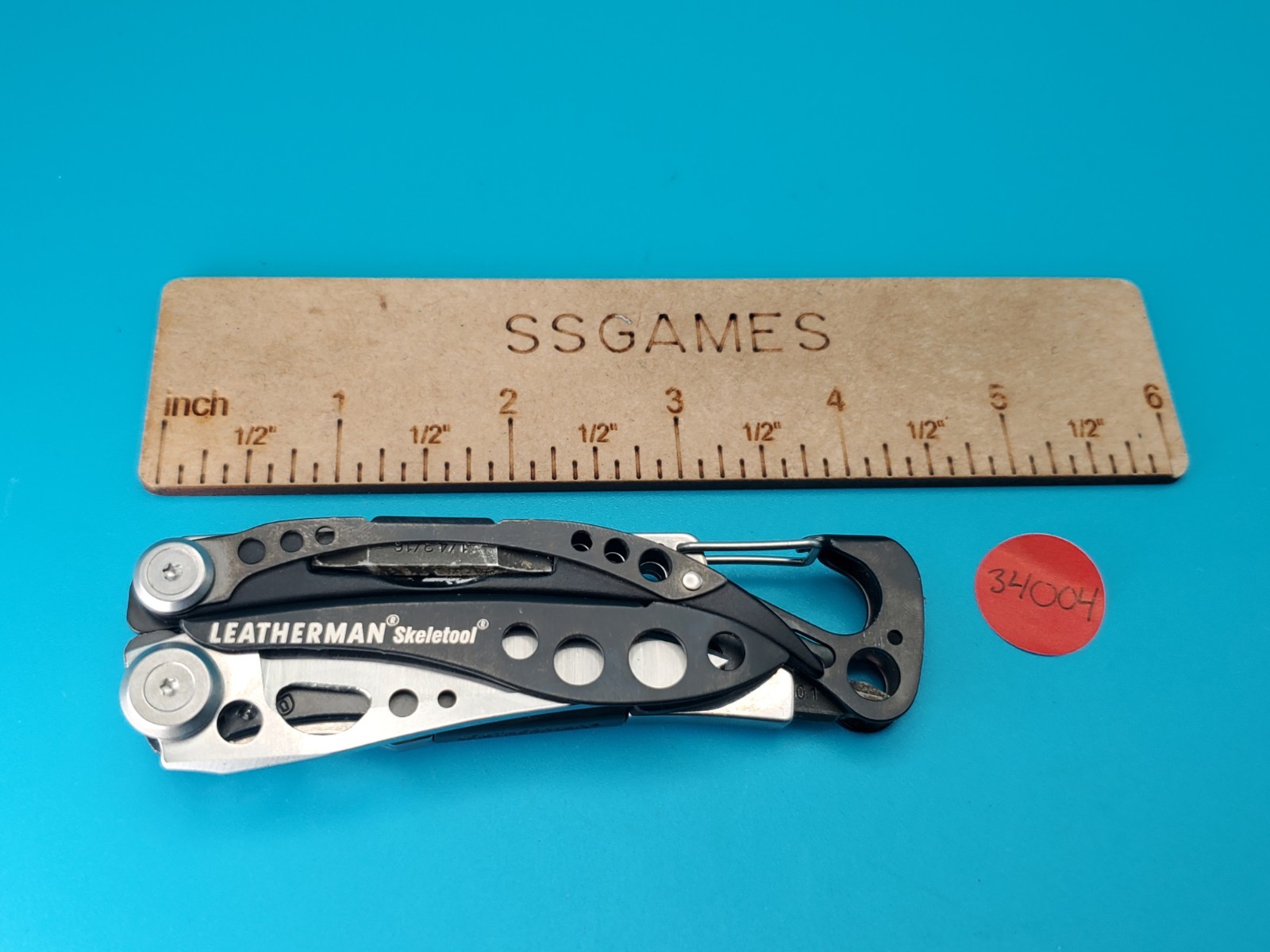 LEATHERMAN Skeletool Multi Tool – Combo Edge Blade Knife Pliers Carabiner!!!