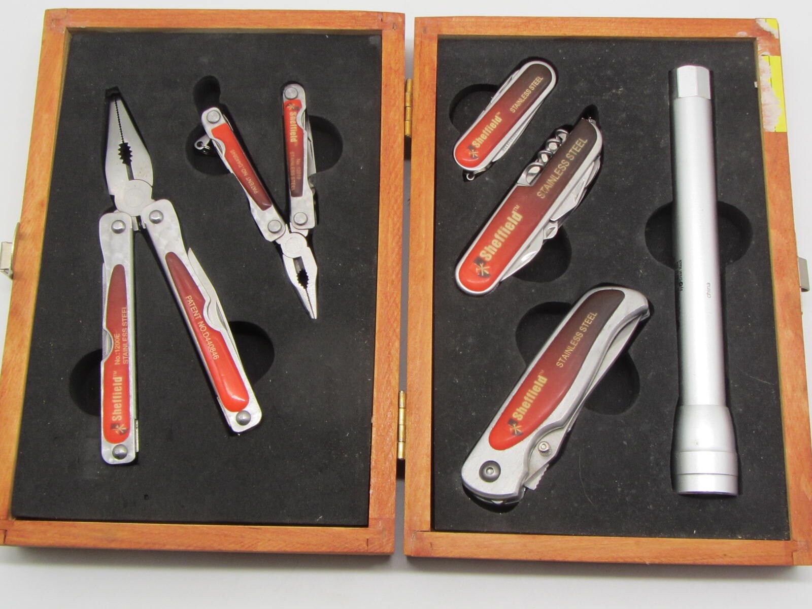 Sheffield 3 Knives, 2 Pliers (26 Multi Tool Sets) & Flashlight Wood Boxed
