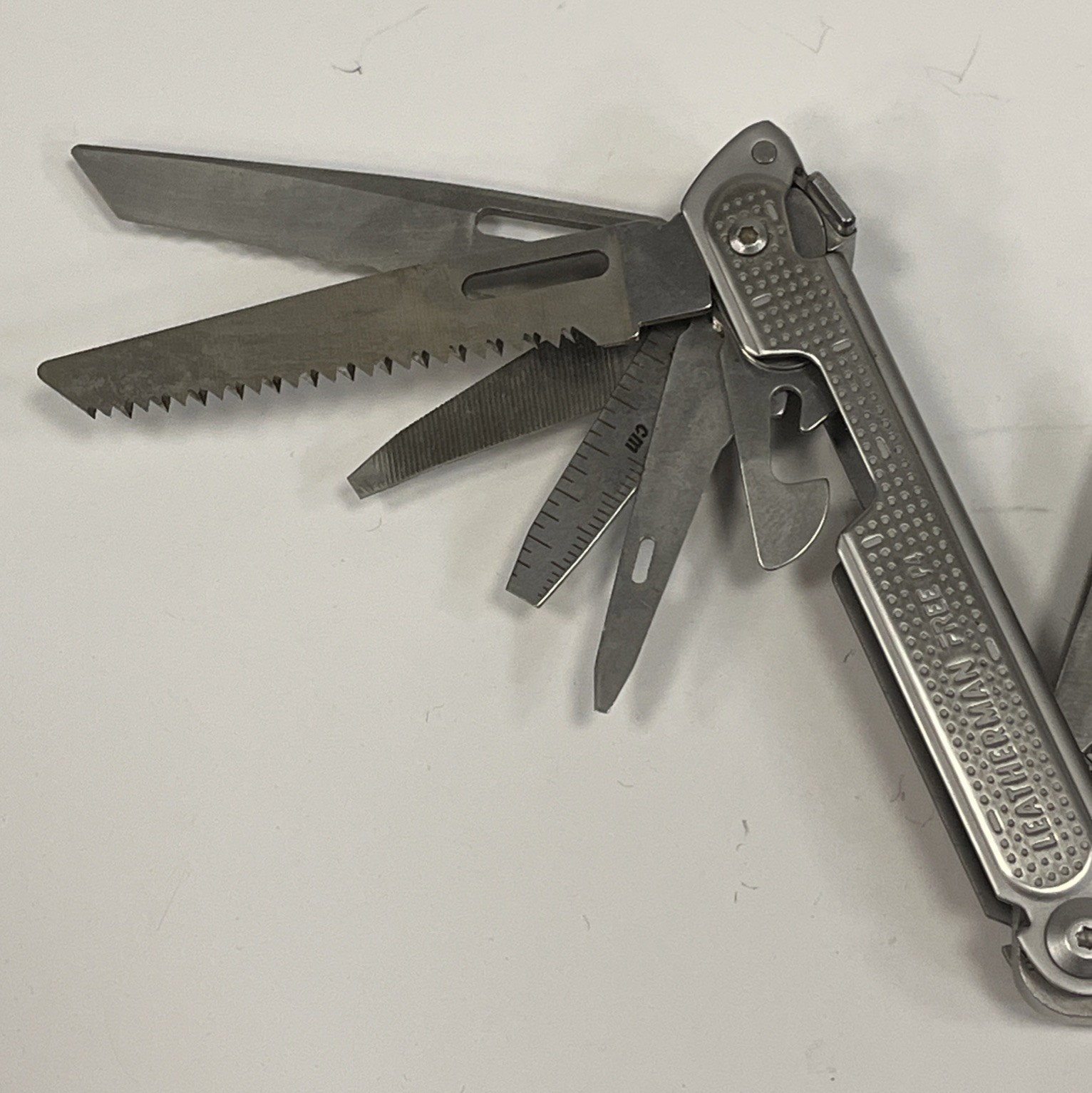 Leatherman Free P4 Multitool Multi-Tool Pliers Tool