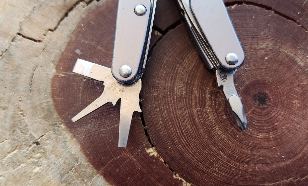 Leatherman Juice CS4 Storm Grey – Pliers Blade Corkscrew – Great Condition – C47
