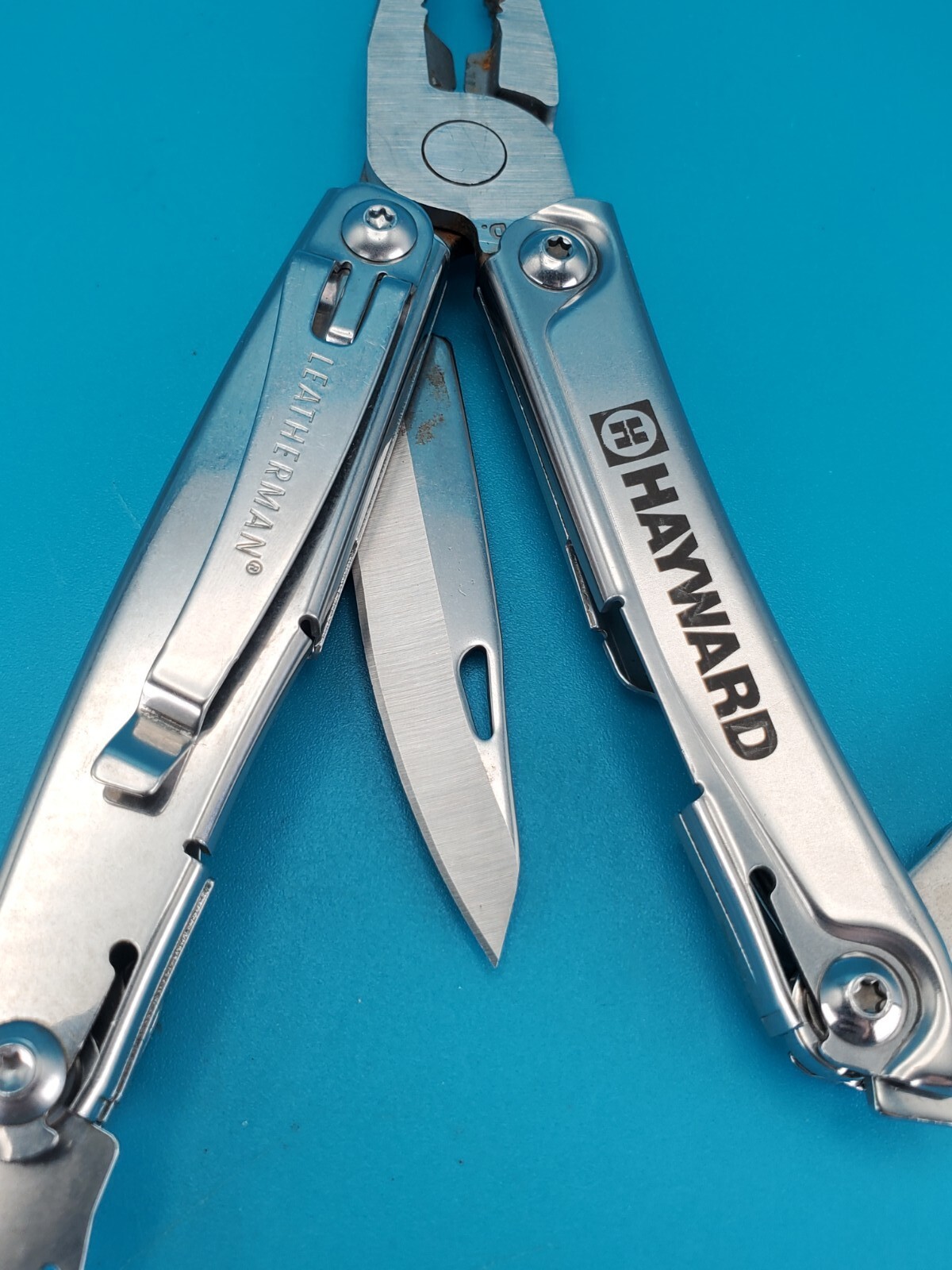 Leatherman Rev 3.8″ Multi-Tool, Stainless! *RUST ON ITEM*