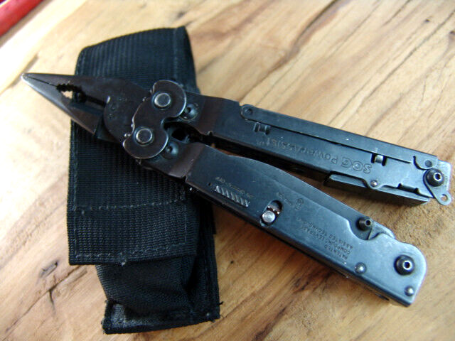 SOG POWER ASSIST-MULTI TOOL-w/ SOG HEAVY DUTY MOLLE SHEATH–EXCELLENT