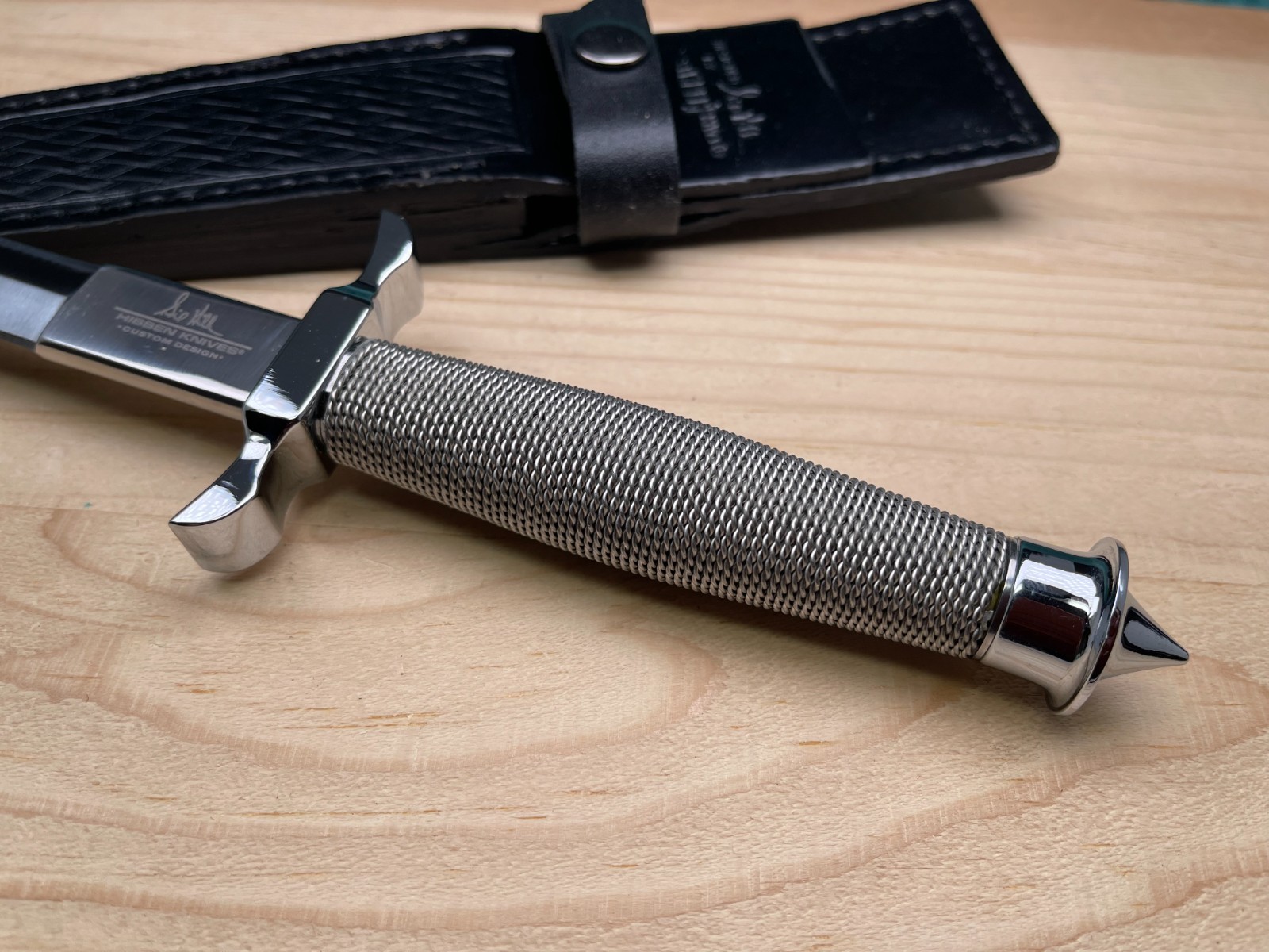 GIL HIBBEN Silver Shadow Dagger Knife With Leather Sheath – Double-Edged Blade