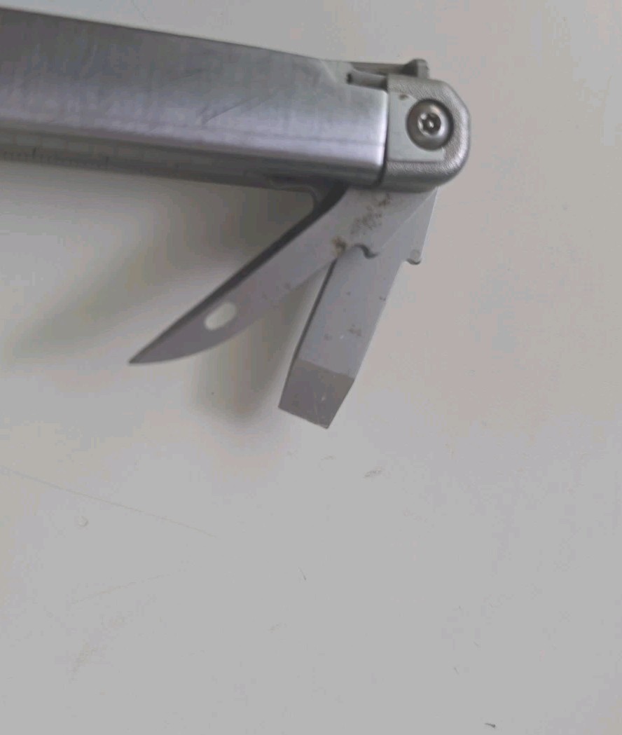 LEATHERMAN SURGE 19-In-1 Heavy Duty Multitool Locking Blade Xchanger