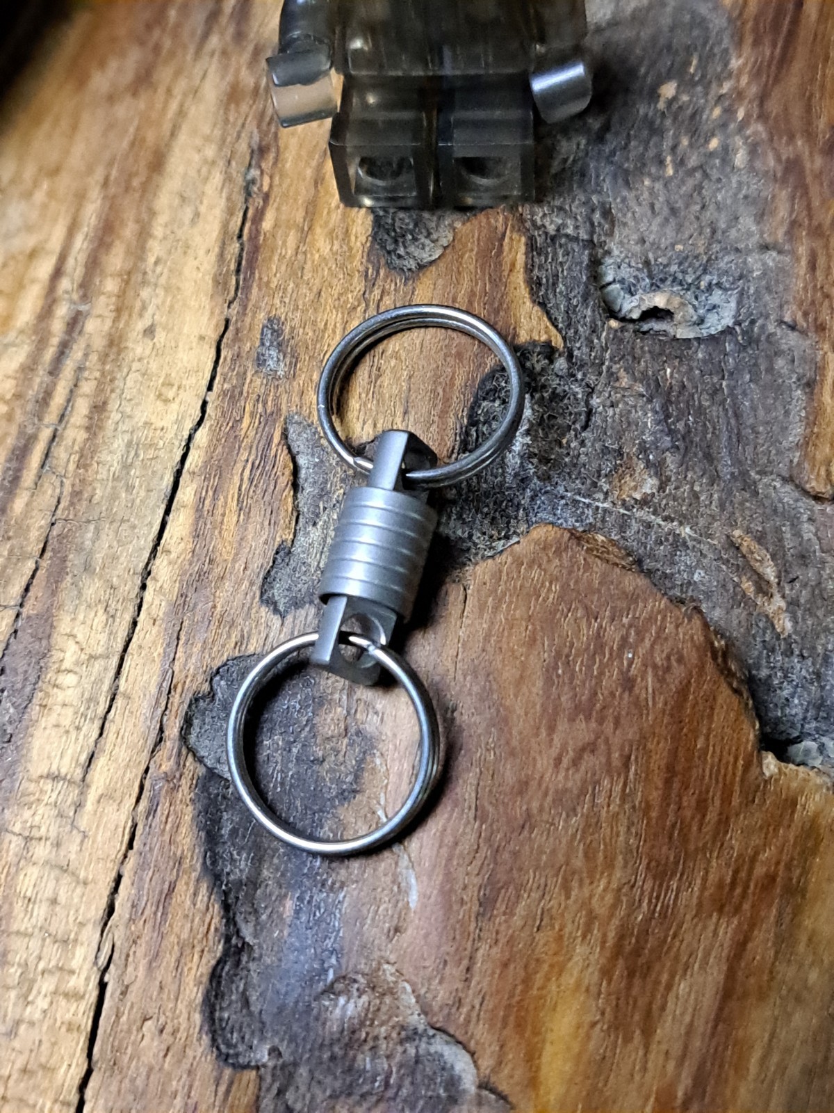 Pro Mini Series Titanium Swivel With 15mm Titanium Keyrings