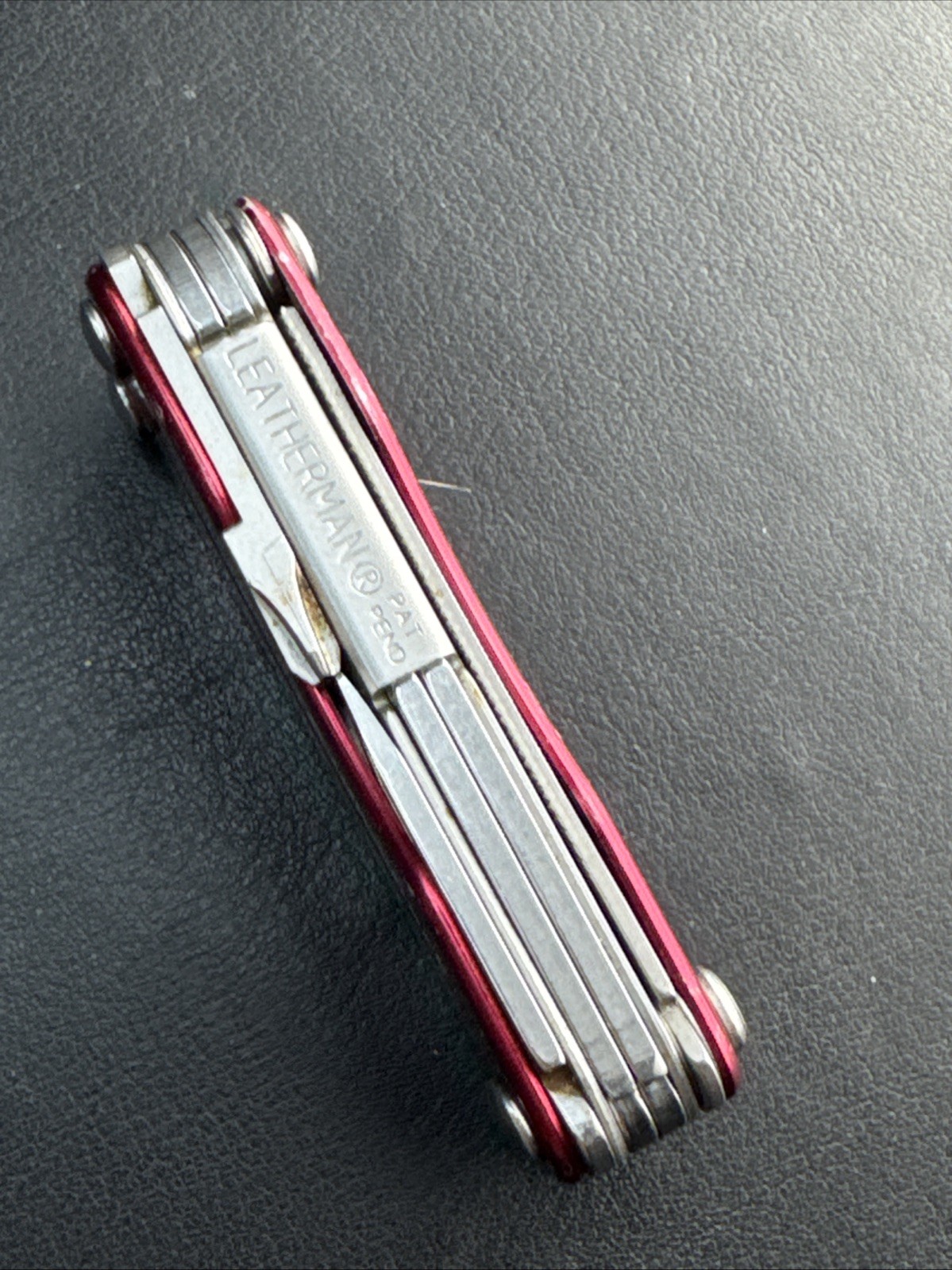 Leatherman Squirt E4 Multi-Tool w/Wire Strippers Radioshack 12517.1