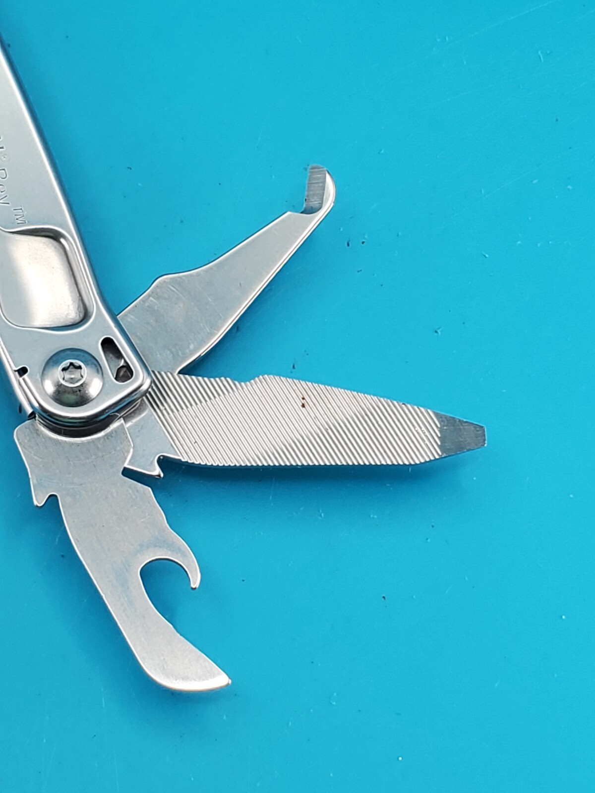 Leatherman Rev 3.8″ Multi-Tool, Stainless! *MINOR RUST ON ITEM*