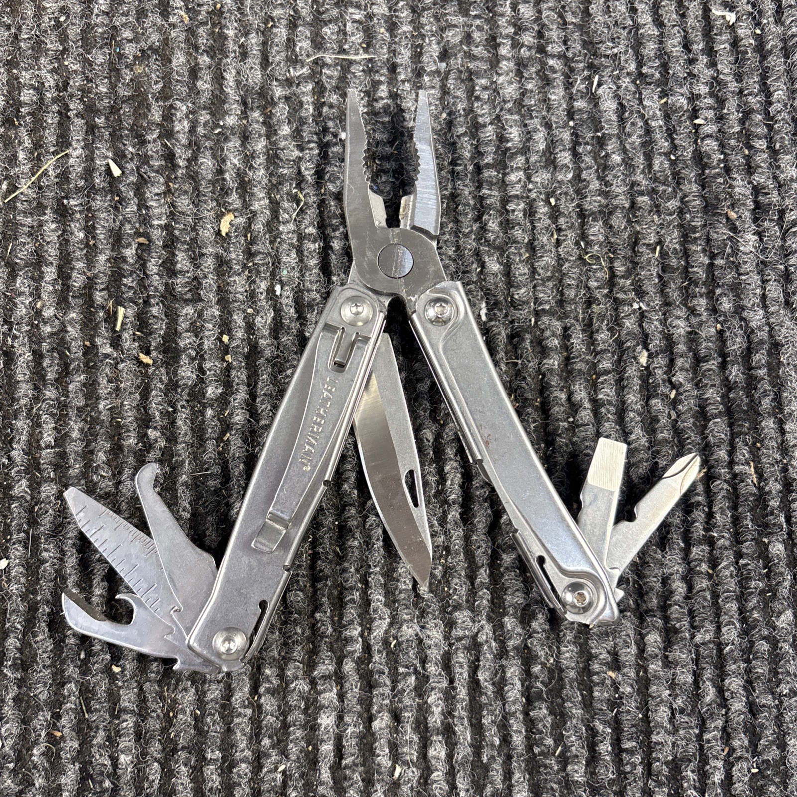 Leatherman Rev 3.8″ Multi-Tool, Stainless! USED (041)