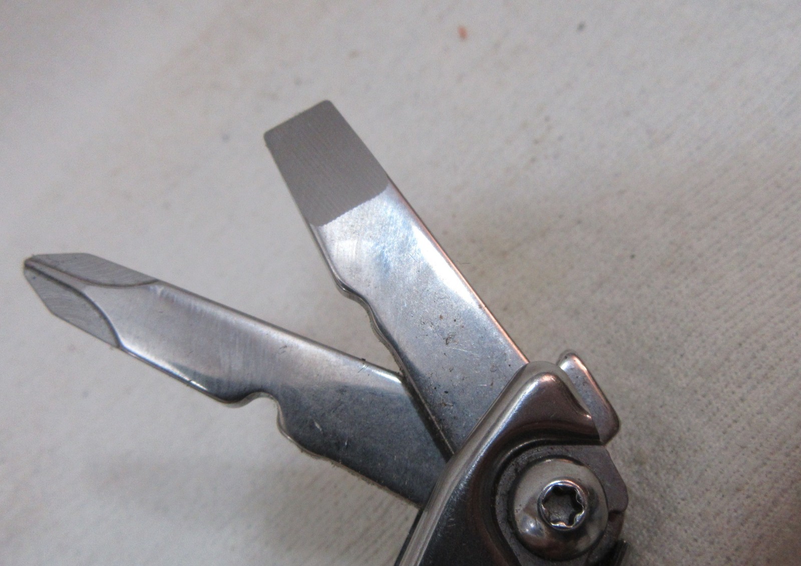 Leatherman Bolster Multi-Tool 12 Function W/Belt Clip