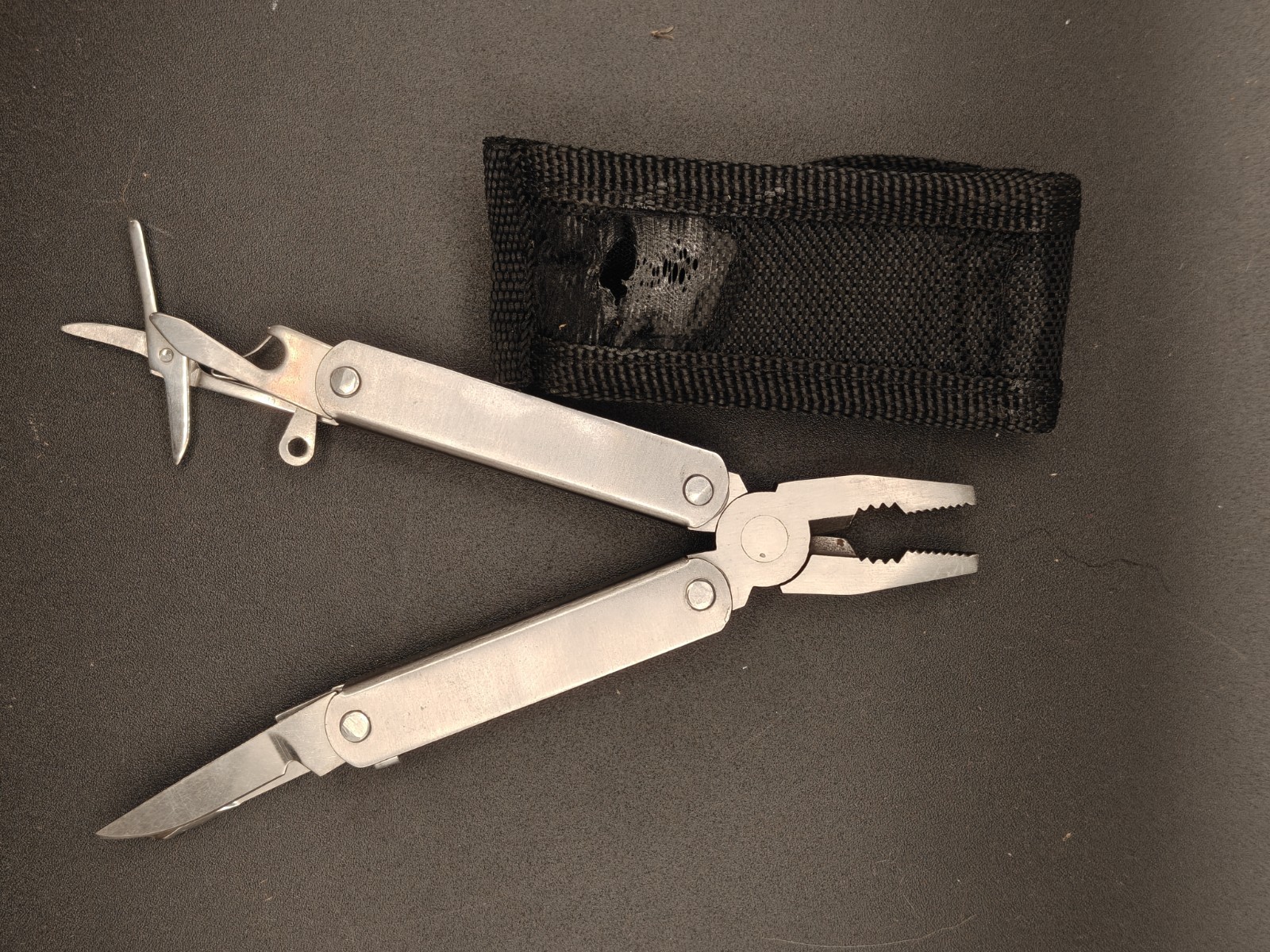 Small Multi-tool 1 1/2 Inch With Small Pouch Ripped Unbranded