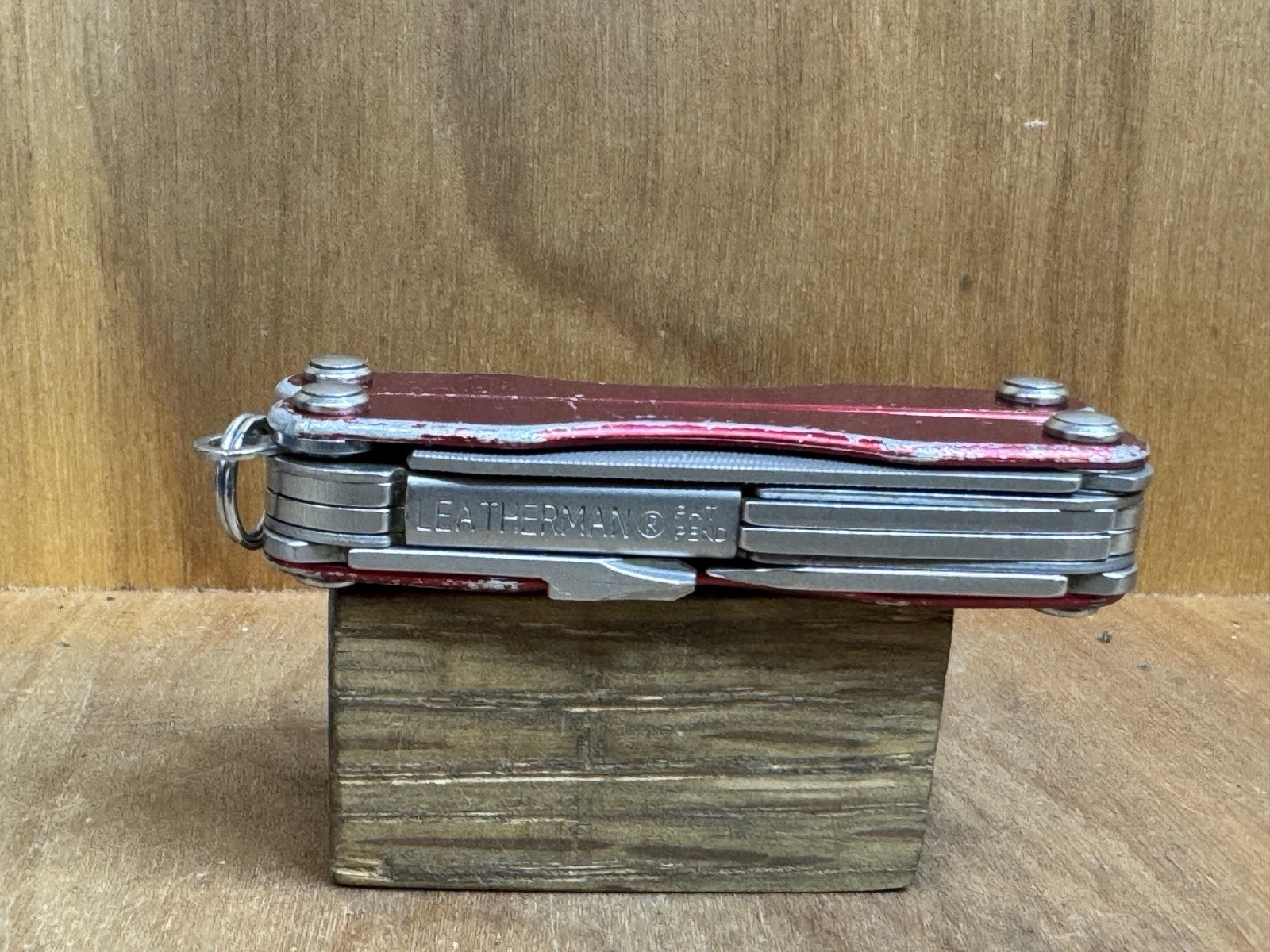 LEATHERMAN Squirt E4 Red Radio Shack Electrical Rare Limited Edition USA GREAT!