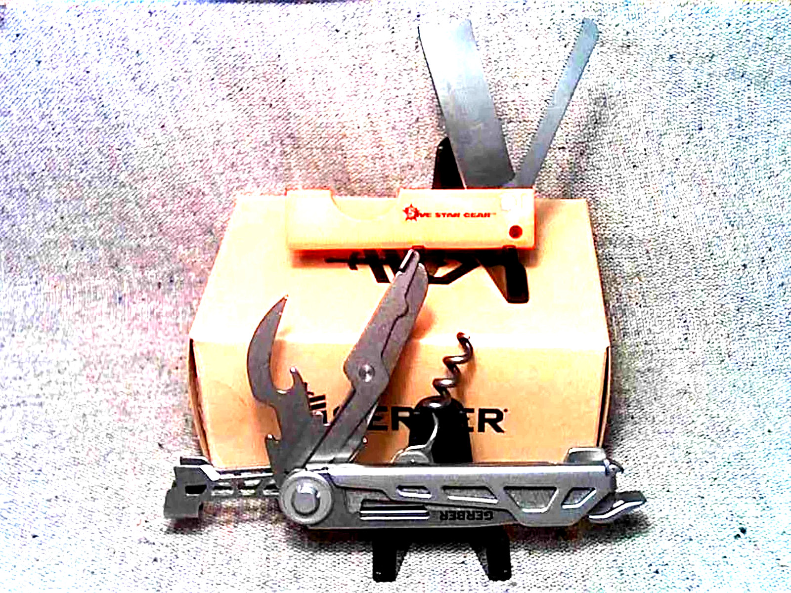 SPECIAL GERBER ARMBAR CORK-GOLD 8-in-1 MULTI-TOOL & KNIFE #30-001583, 3-1/2″