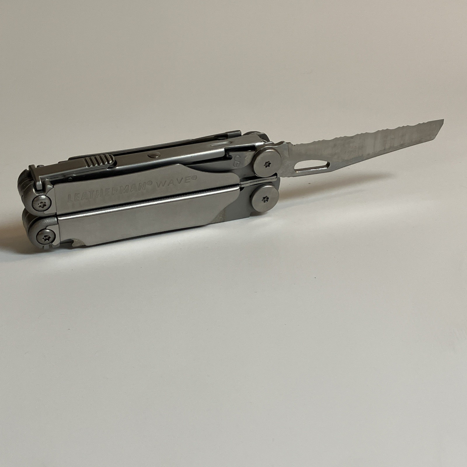 Leatherman Wave 1st Gen Multitool with Original Leatherman Case: Made in USA