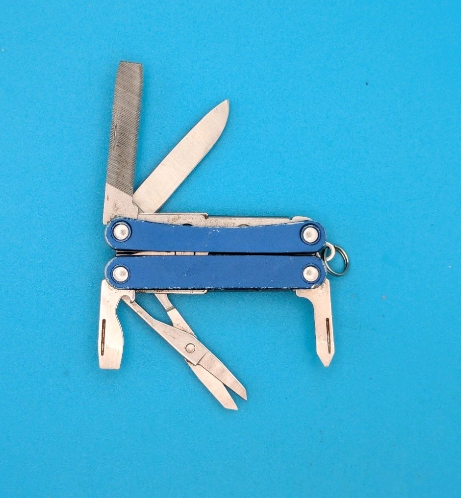 Leatherman SQUIRT PS4 Multi-Tool With Pliers Scissors Knife BLUE!