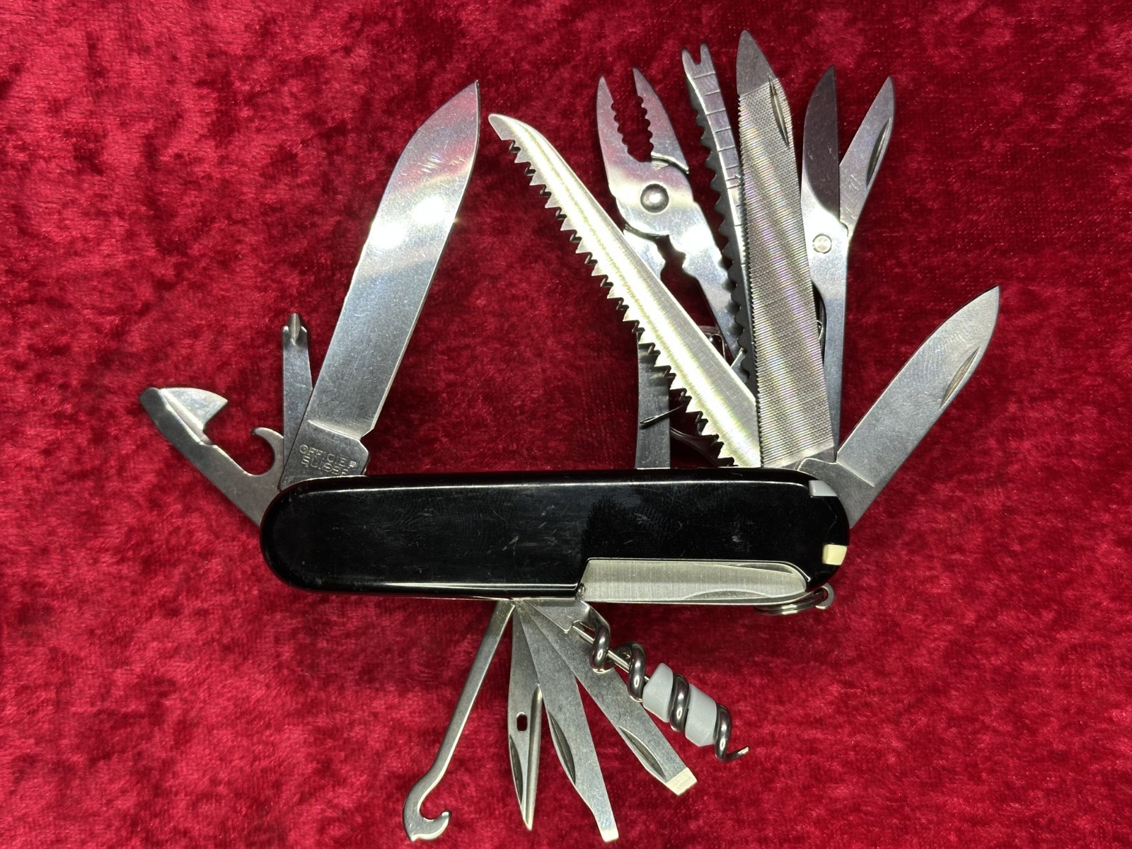 Victorinox SwissChamp Black Swiss Army Knife 91mm 22 Tool 8 Layer (685)
