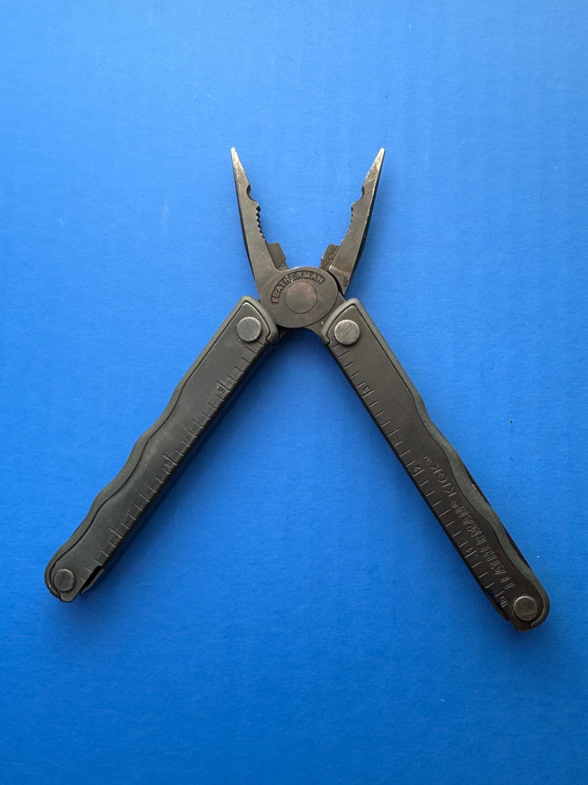 Leatherman Kick MultiTool Black Oxide – hunting, fishing, camping, hiking