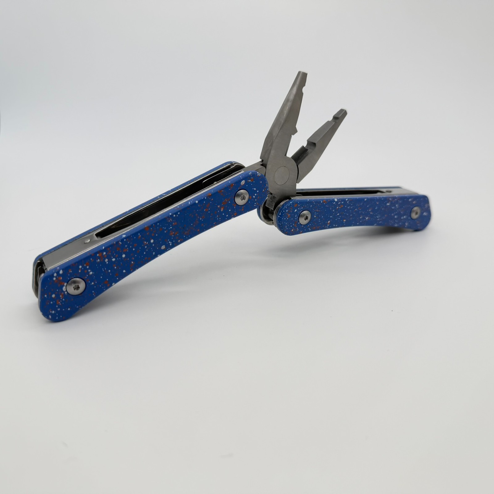 Gentlemen’s Hardware Wilderness Multi-Tool Blue Speckle 12-in-1 EDC Camping