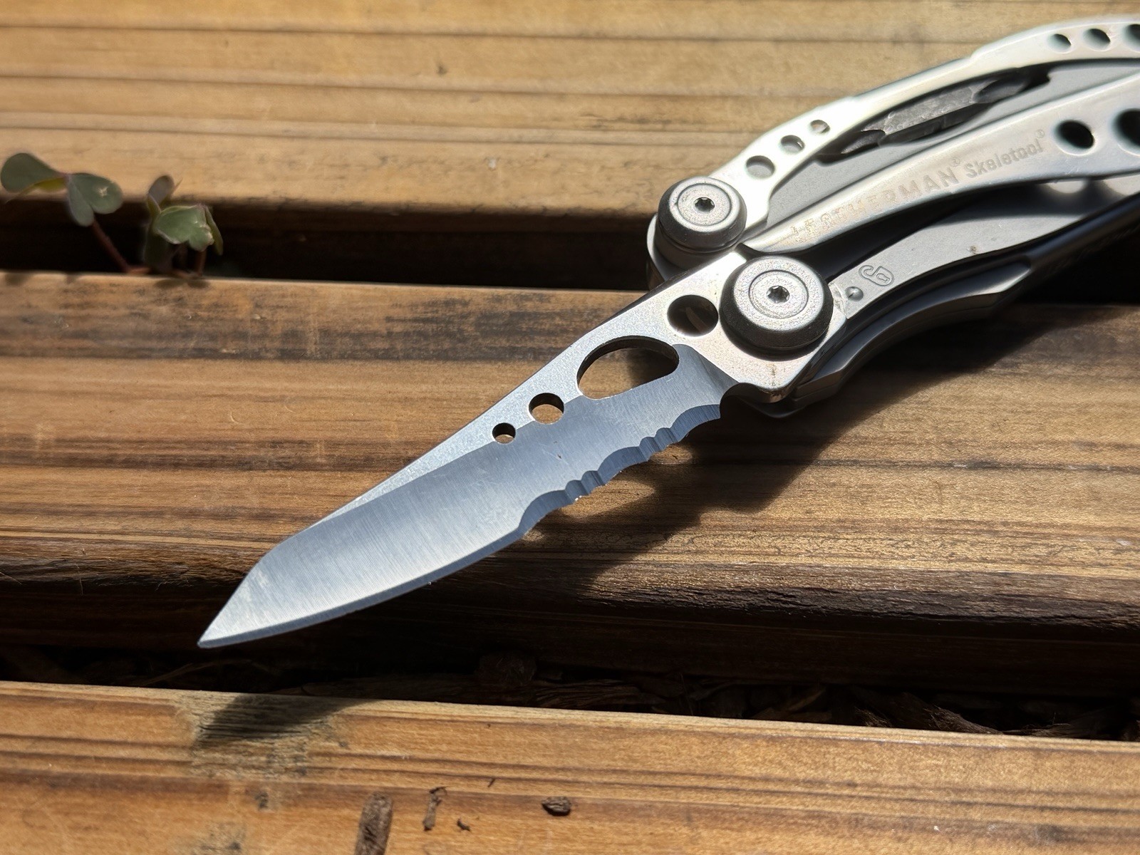 Leatherman Skeletool Multi-Tool Folding Pliers Knife Blade Carabiner Silver