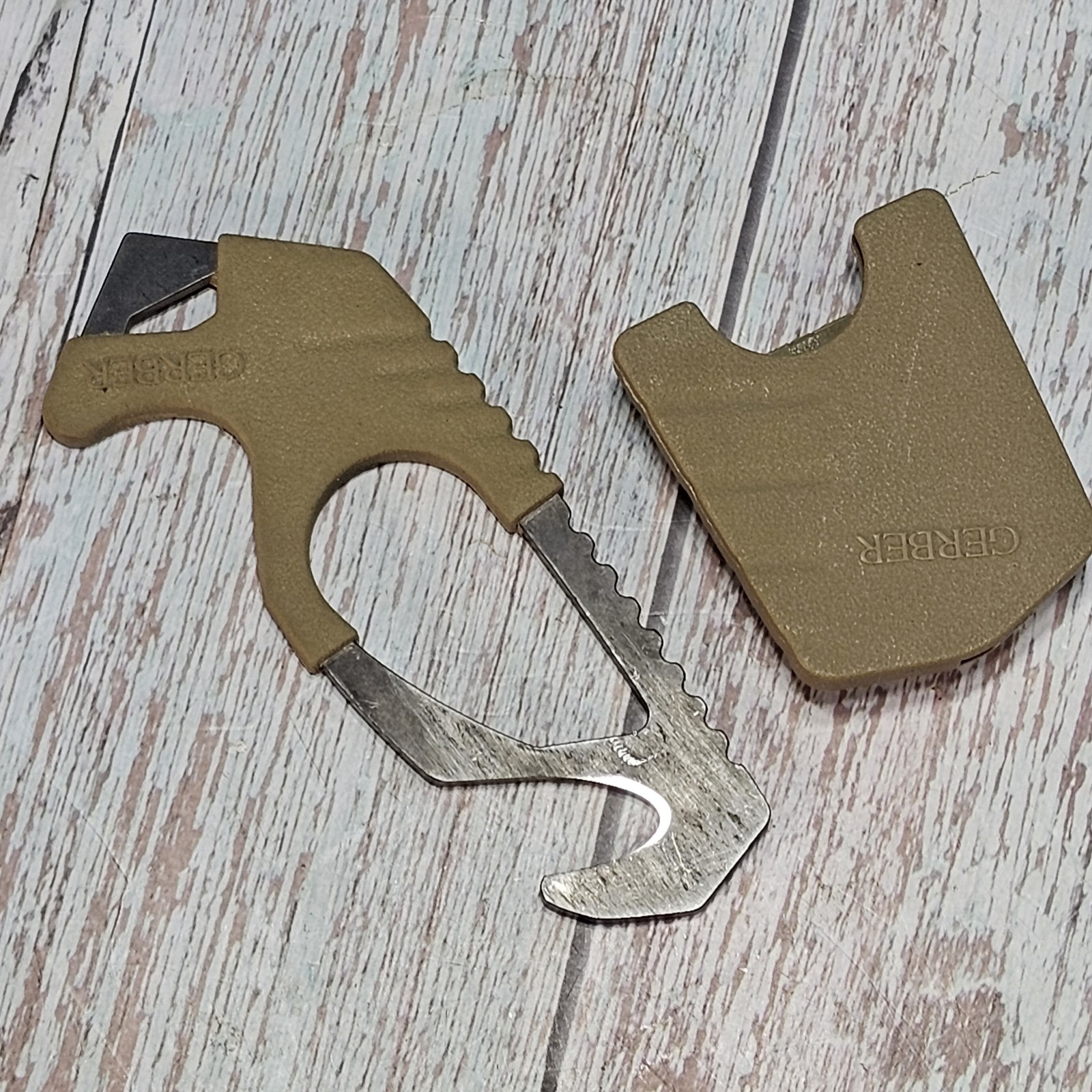 Gerber Gear Strap Cutter/Glass Breaker Tan
