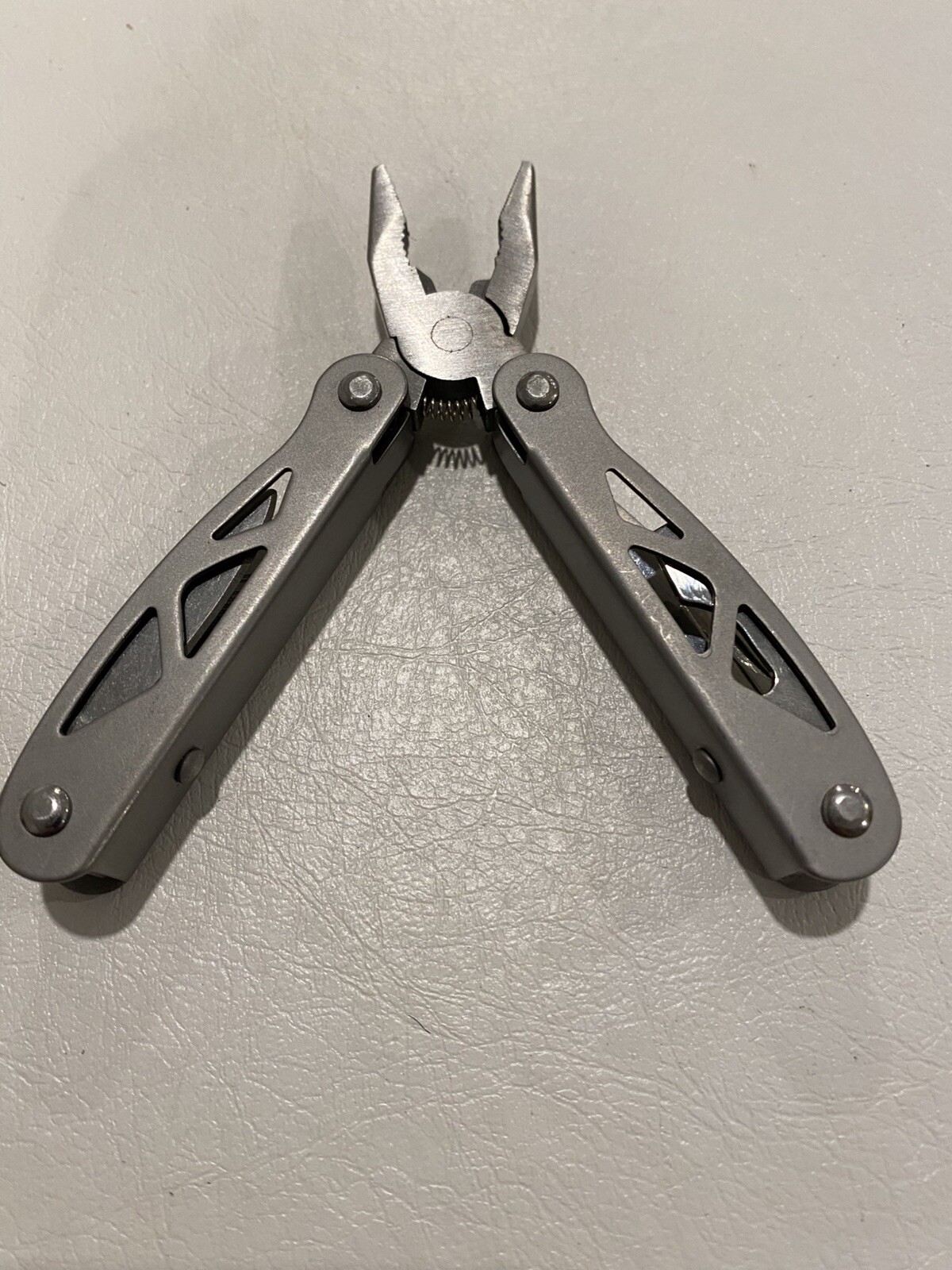 10 IN 1 – Multi-tool Folding POCKET/PURSE NEEDLE NOSE PLIERS Nwob