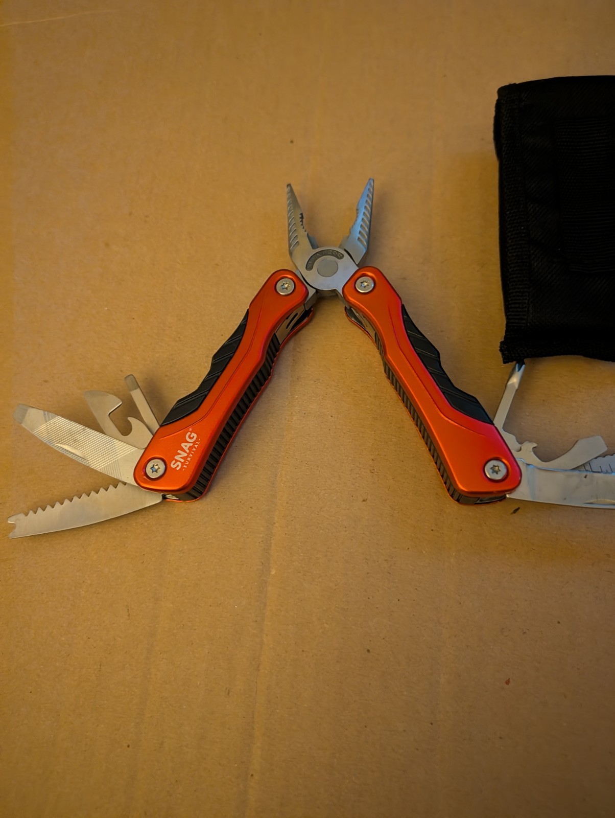 Snag Multi Purpose Tool. 10 Tools W/ Sheath