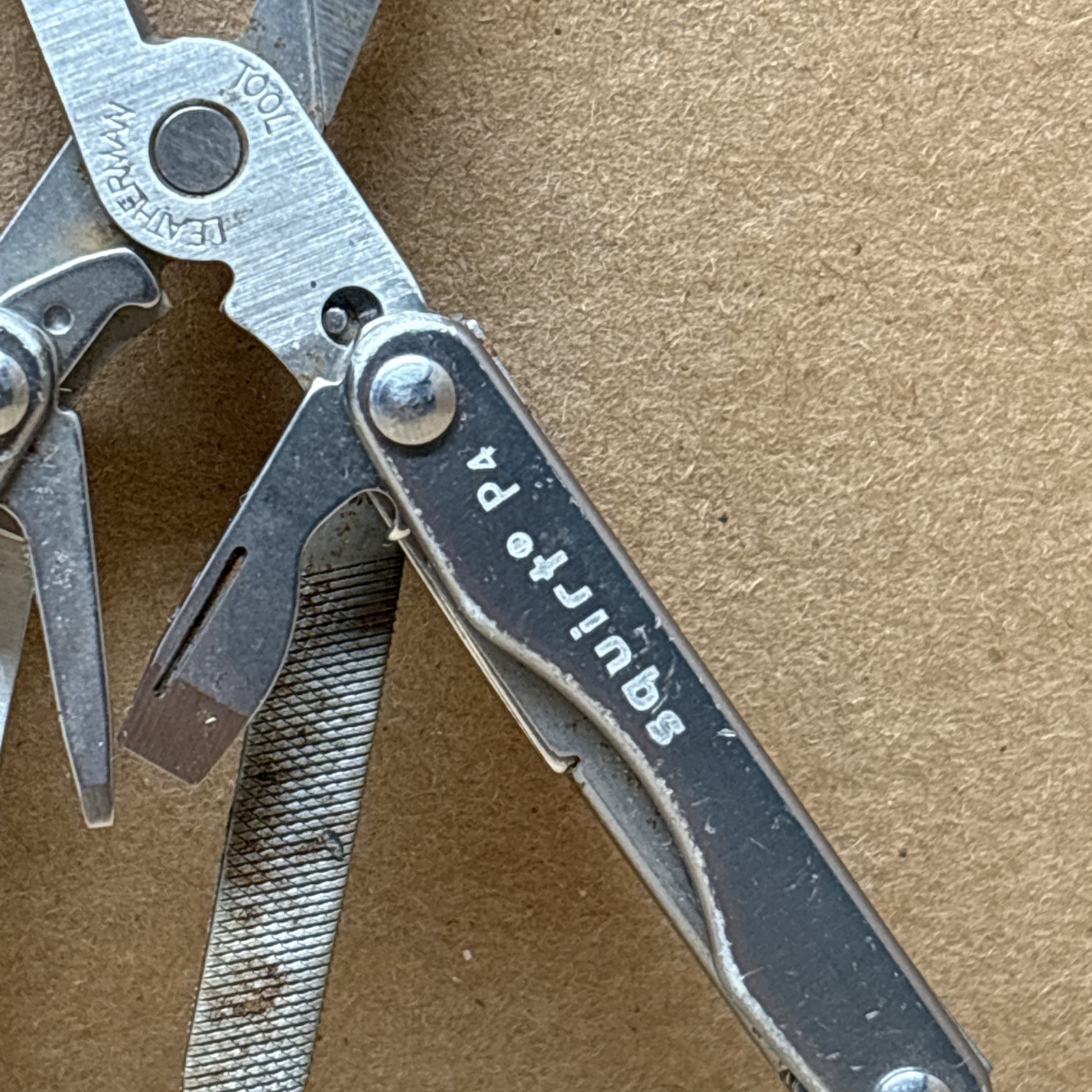 Leatherman Squirt P4 Gray Keychain Multi Tool w/Pliers Excellent Used Condition