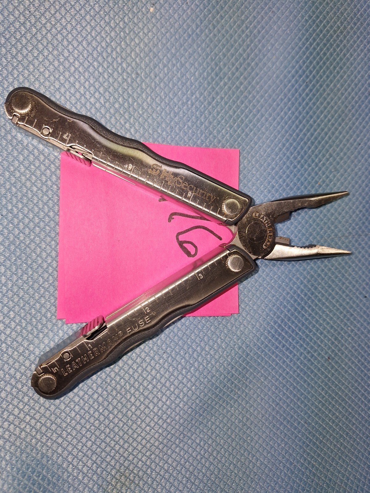 1 LEATHERMAN FUSE Multi Tool Camping Fishing LOT 916
