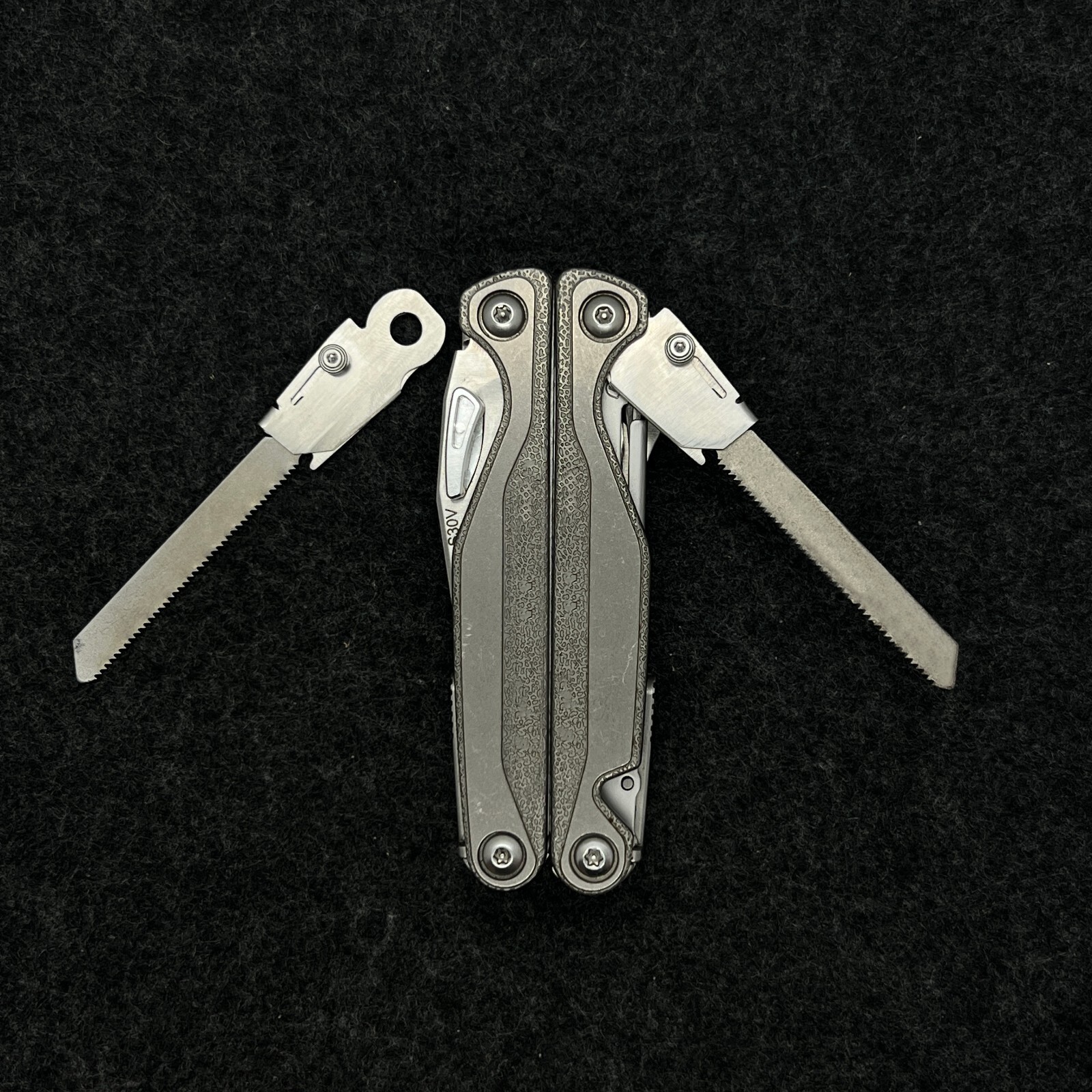 Stainless steel Saw T-Shank Holder with Thumb Grip for Leatherman TTI Wave