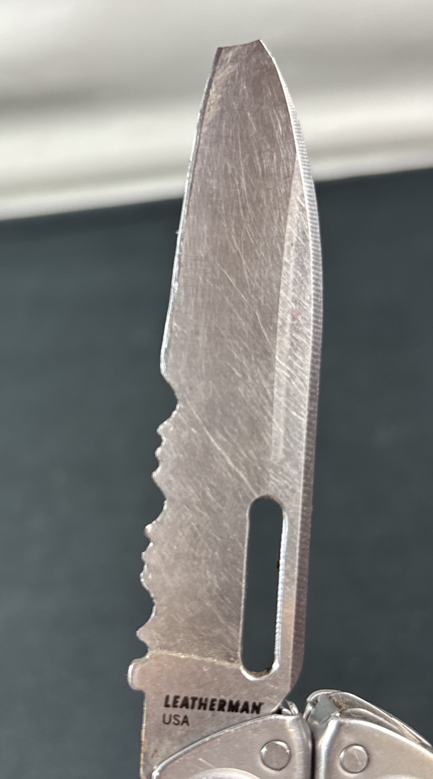 Leatherman Free P2 Multitool (READ)