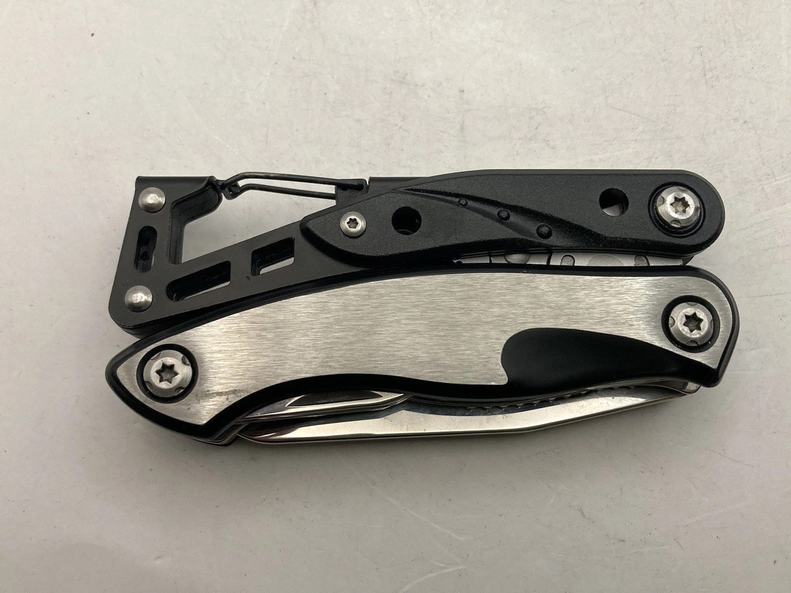 Multi Tool Knife In Nylon Case With Belt Loop. Prairie Valley