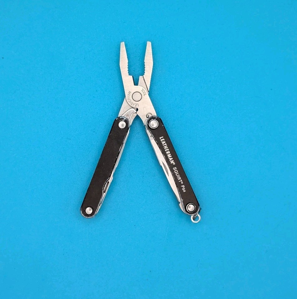 Leatherman SQUIRT PS4 Multi-Tool! BLACK! *broken nail file & scissors spring*
