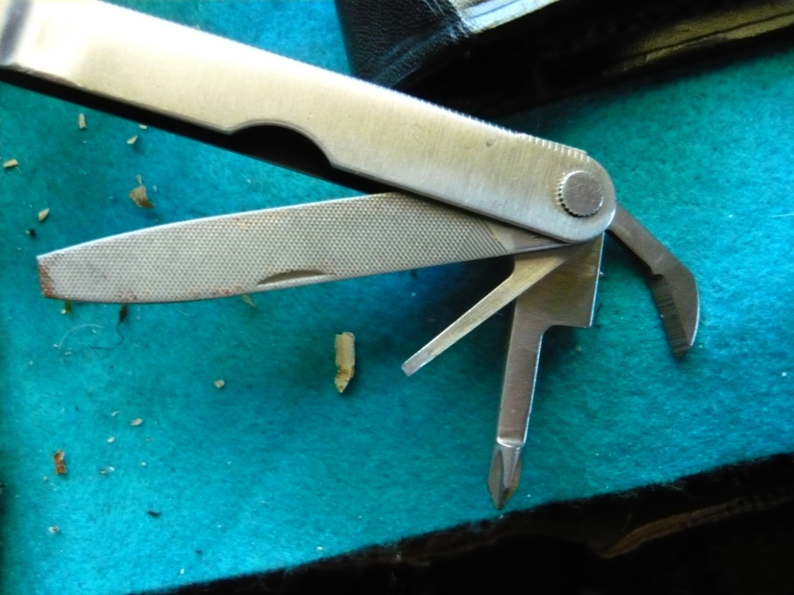 ***ORIGINAL Leatherman PST Multi Tool with LEATHER Case – Date 1094***