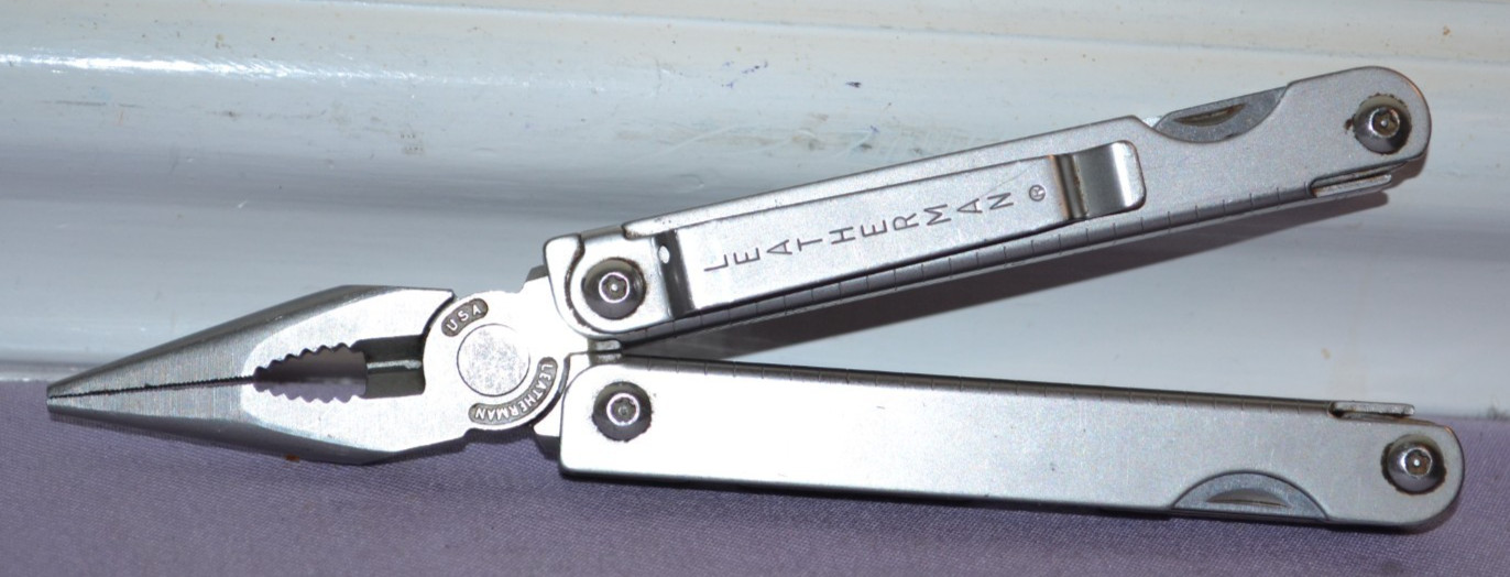 OEM Leatherman SideClip Multi-Tool, Plier, Knife W/Belt Clip–Discontinued-Great