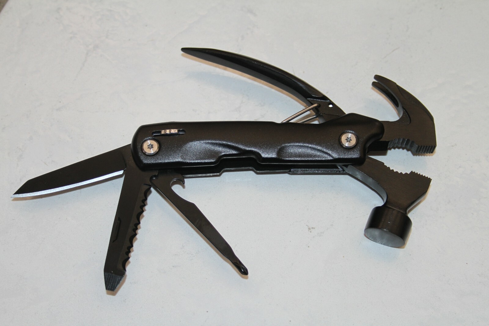 Quntionst Multitool a Smart Compact Survival Kit Hammer Pliars Saw Knife
