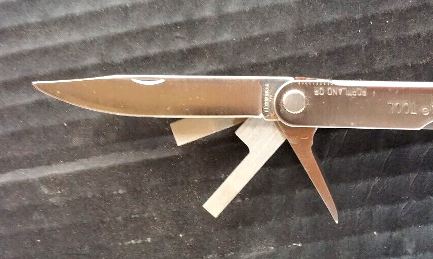 Leatherman Multi Twelve Tool Stainless 4″ No Sheath 2.5″ Blade Excellent + 1985