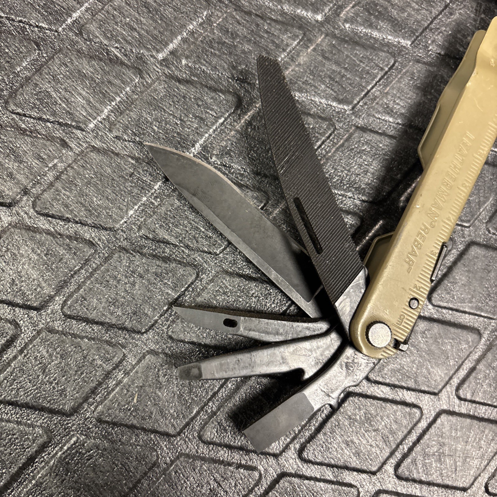 Leatherman Rebar Multi-Tool! COYOTE TAN! Excellent!